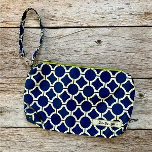 Ju-Ju-Be Navy and Cream Patterned Wristlet